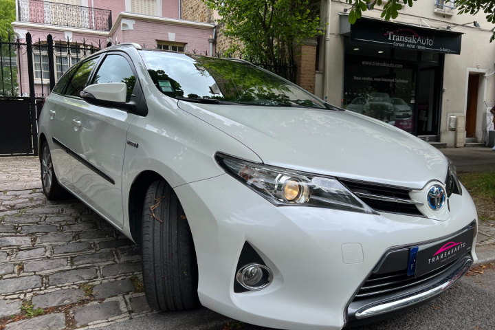 TOYOTA AURIS TOURING SPORTS