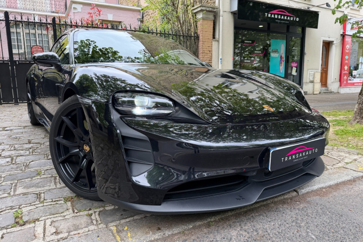 PORSCHE TAYCAN