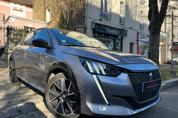 PEUGEOT 208