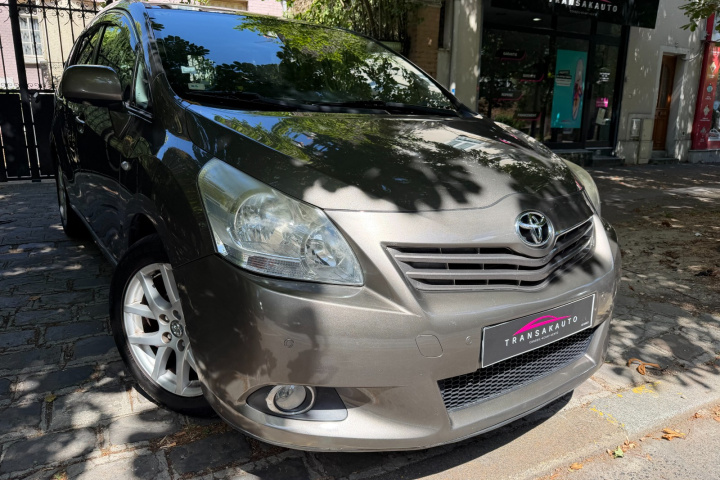 TOYOTA VERSO