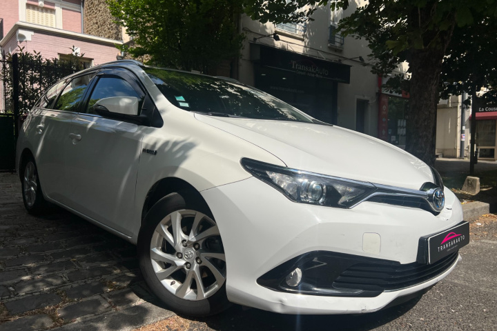 TOYOTA AURIS TOURING SPORTS