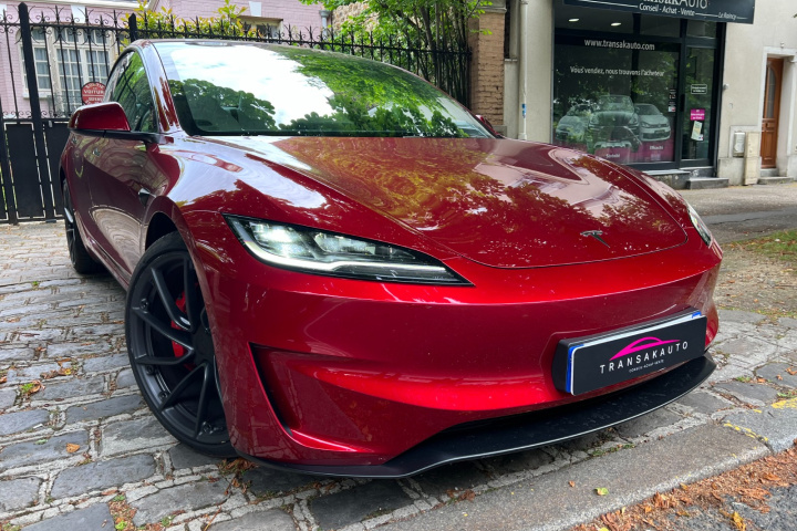 TESLA MODEL 3