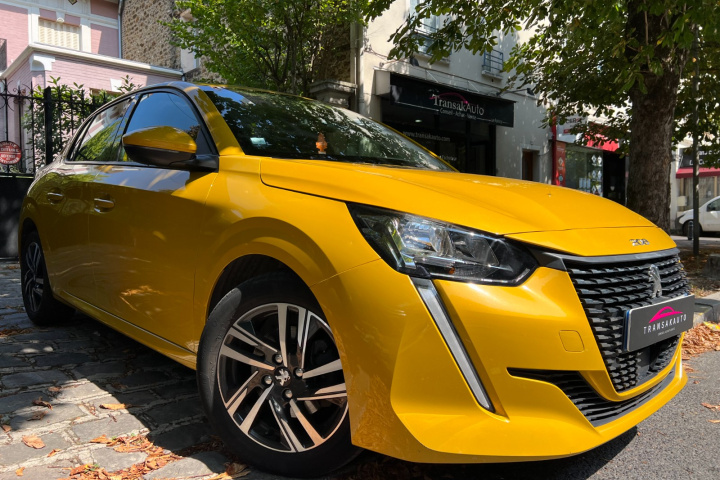 PEUGEOT 208