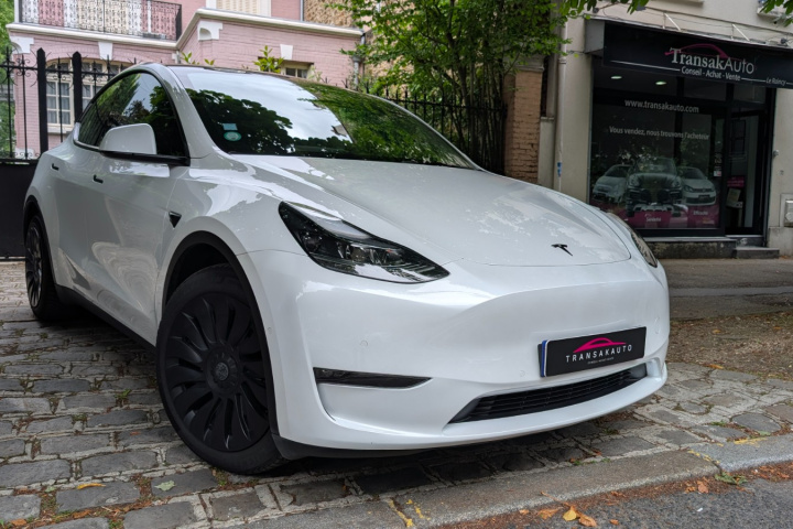 TESLA MODEL Y